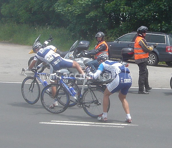 Fabian Cancellara (Fassa Bortolo) victim of a puncture