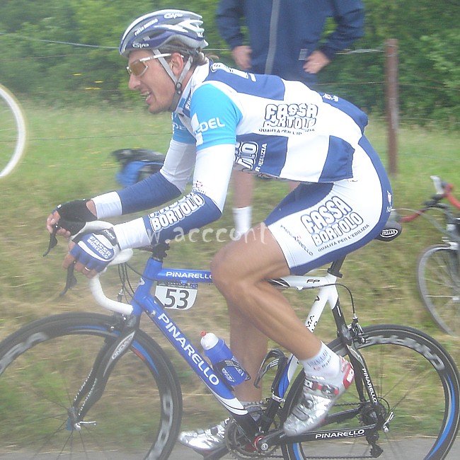 Fabian Cancellara (Fassa Bortolo) trying to hold on to the lead group