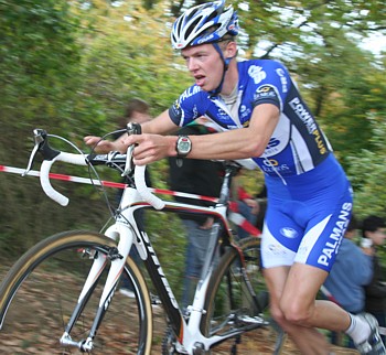 Vanthourenhout takes off
