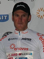 Jempy Drucker dans le maillot blanc du meilleur jeune apr�s le prologue du Tour de Luxembourg 2010