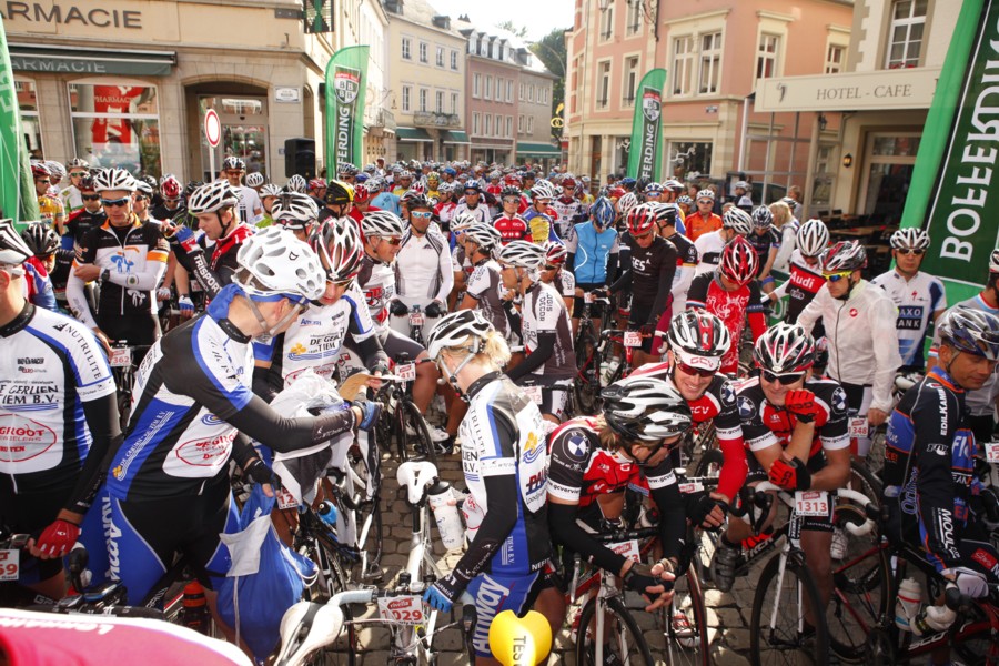 prs de 700 coureurs s'apprtent  s'lancer sur La Charly Gaul B - photo: sportograf.de