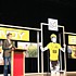 Tom Flammang prsente la crmonie de remise du maillot jaune de vainqueur du Tour de France 2010  Andy Schleck
