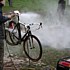 Le terrain boueux a demand� des efforts aux coureurs � et aux m�caniciens