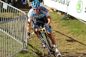 Dieter Vanthourenhout leading the race